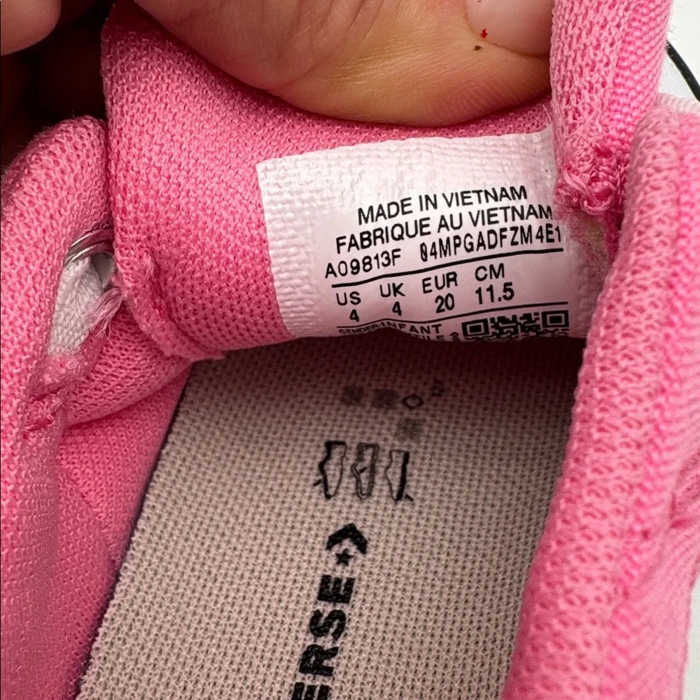 Converse Baby Sneakers in Pink and White‎ sz 4